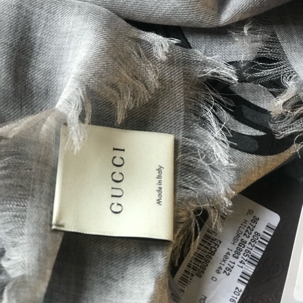 GUCCI modal Scarf/wrap - Picture 12 of 12